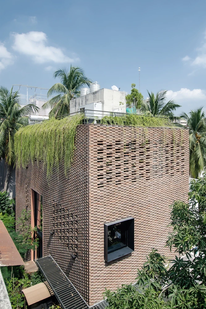 Aarjav House, Surat — Design Work Group